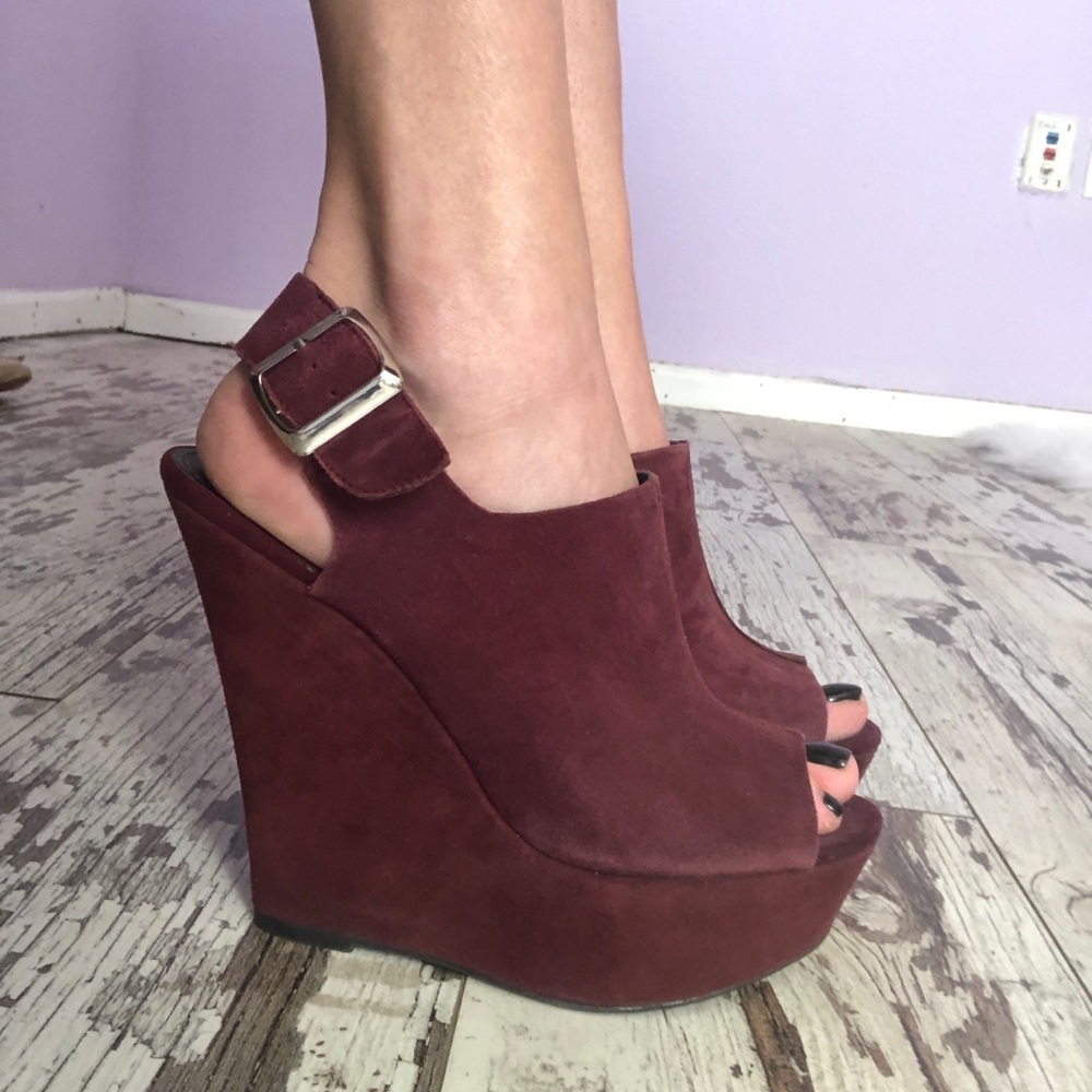Wedges burgundy color with adjustable back strap